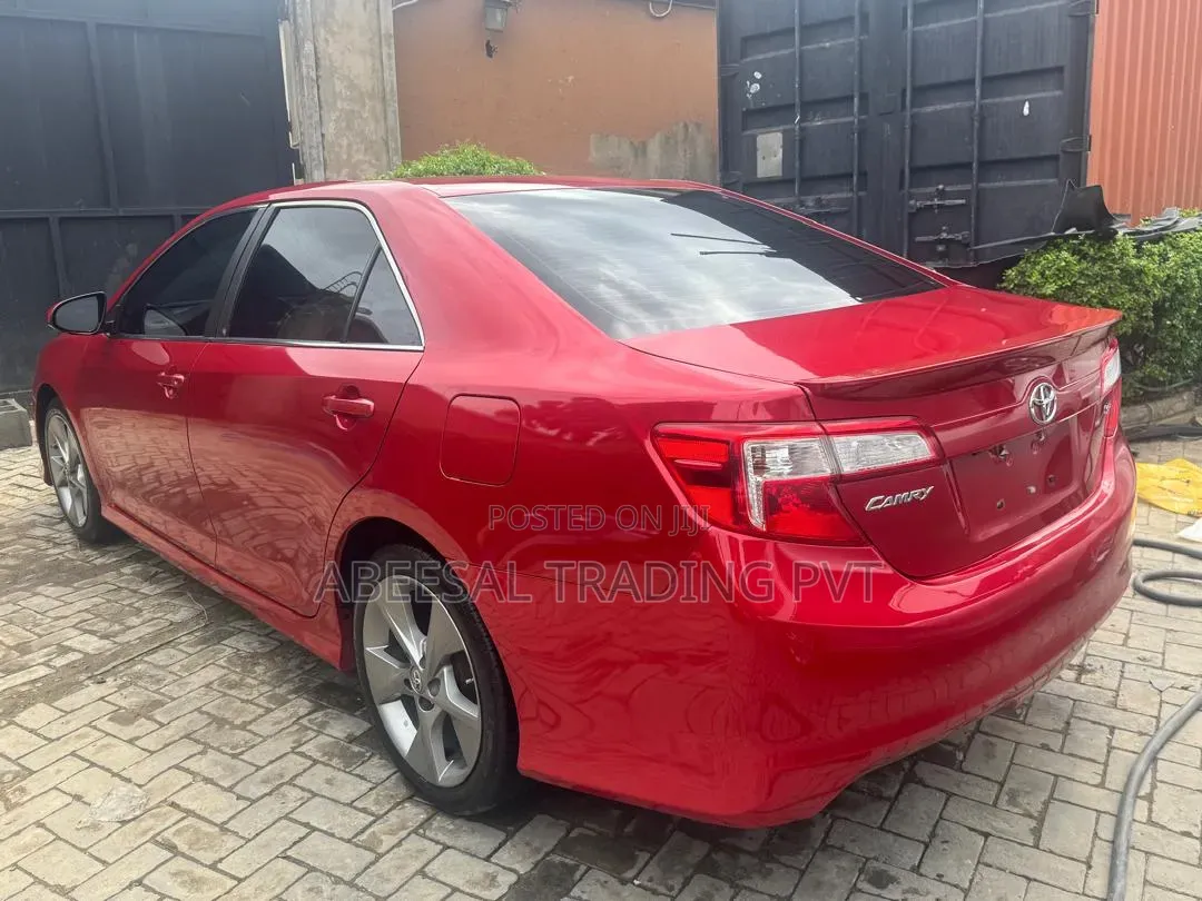 Toyota Camry SE Sport 4dr Sedan w/Prod. End 11/13 (2.5L 4cyl 6A) 2014