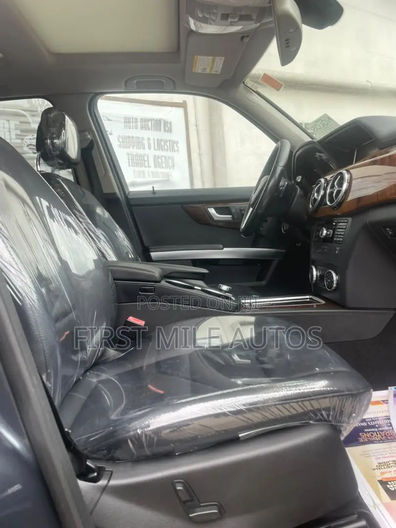 Mercedes-Benz GLK-Class Base GLK 350 4dr AWD 4MATIC (3.5L 6cyl 7A) 2015