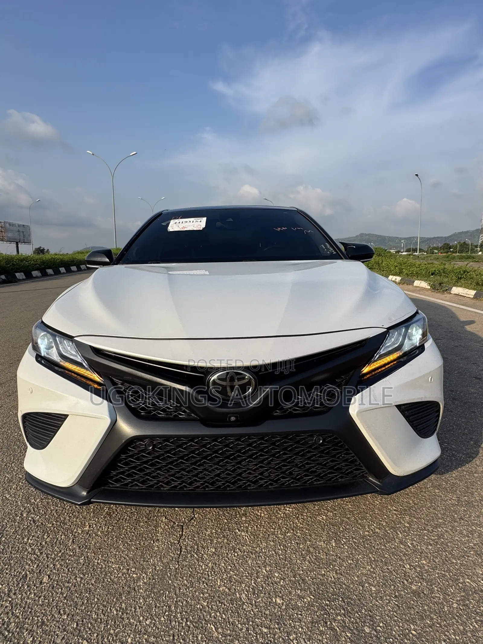 Toyota Camry XSE V6 FWD (3.5L 6cyl 8AM) 2018 White