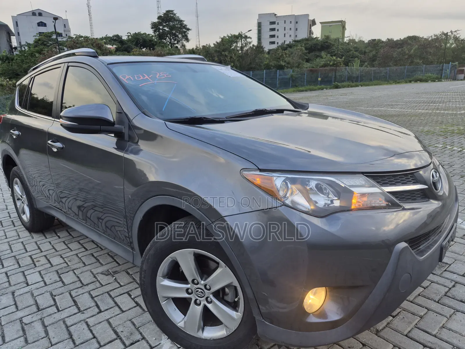 Toyota RAV4 XLE 4dr SUV AWD (2.5L 4cyl 6A) 2015 Gray