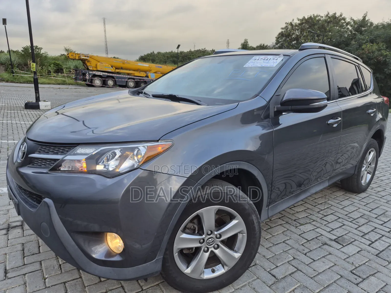 Toyota RAV4 XLE 4dr SUV AWD (2.5L 4cyl 6A) 2015 Gray