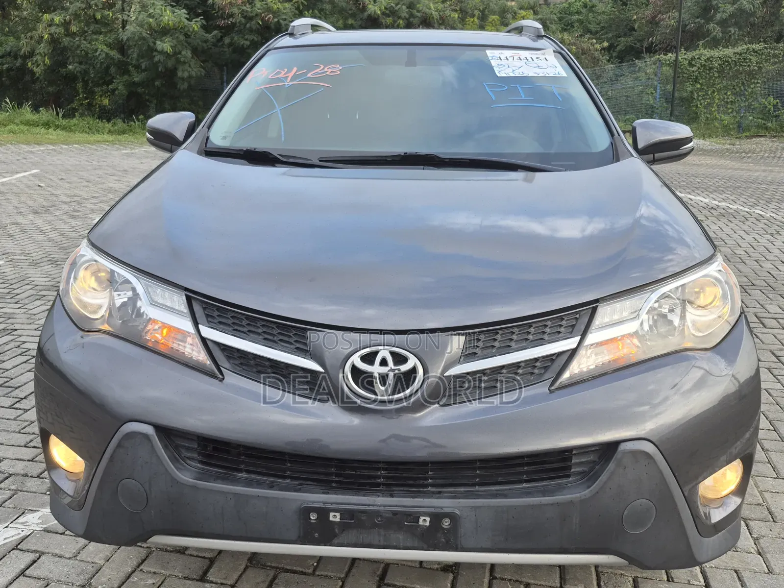 Toyota RAV4 XLE 4dr SUV AWD (2.5L 4cyl 6A) 2015 Gray