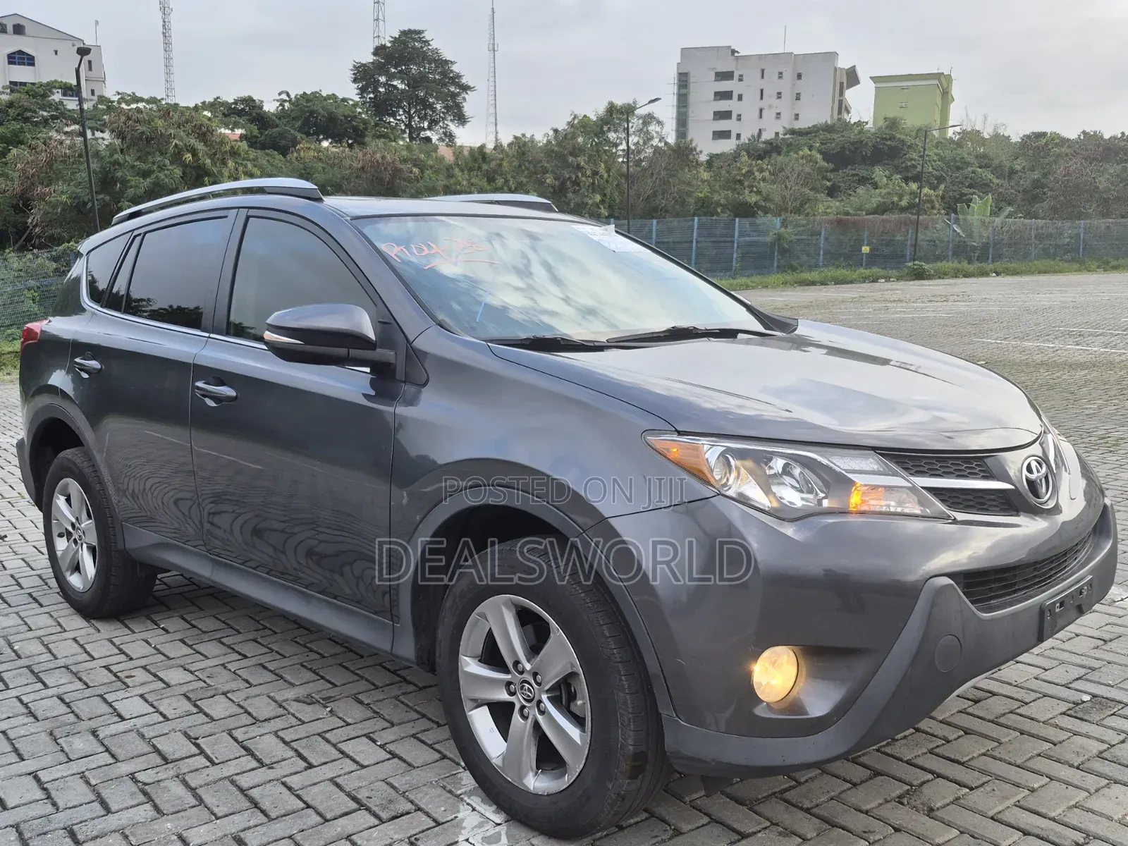 Toyota RAV4 XLE 4dr SUV AWD (2.5L 4cyl 6A) 2015 Gray