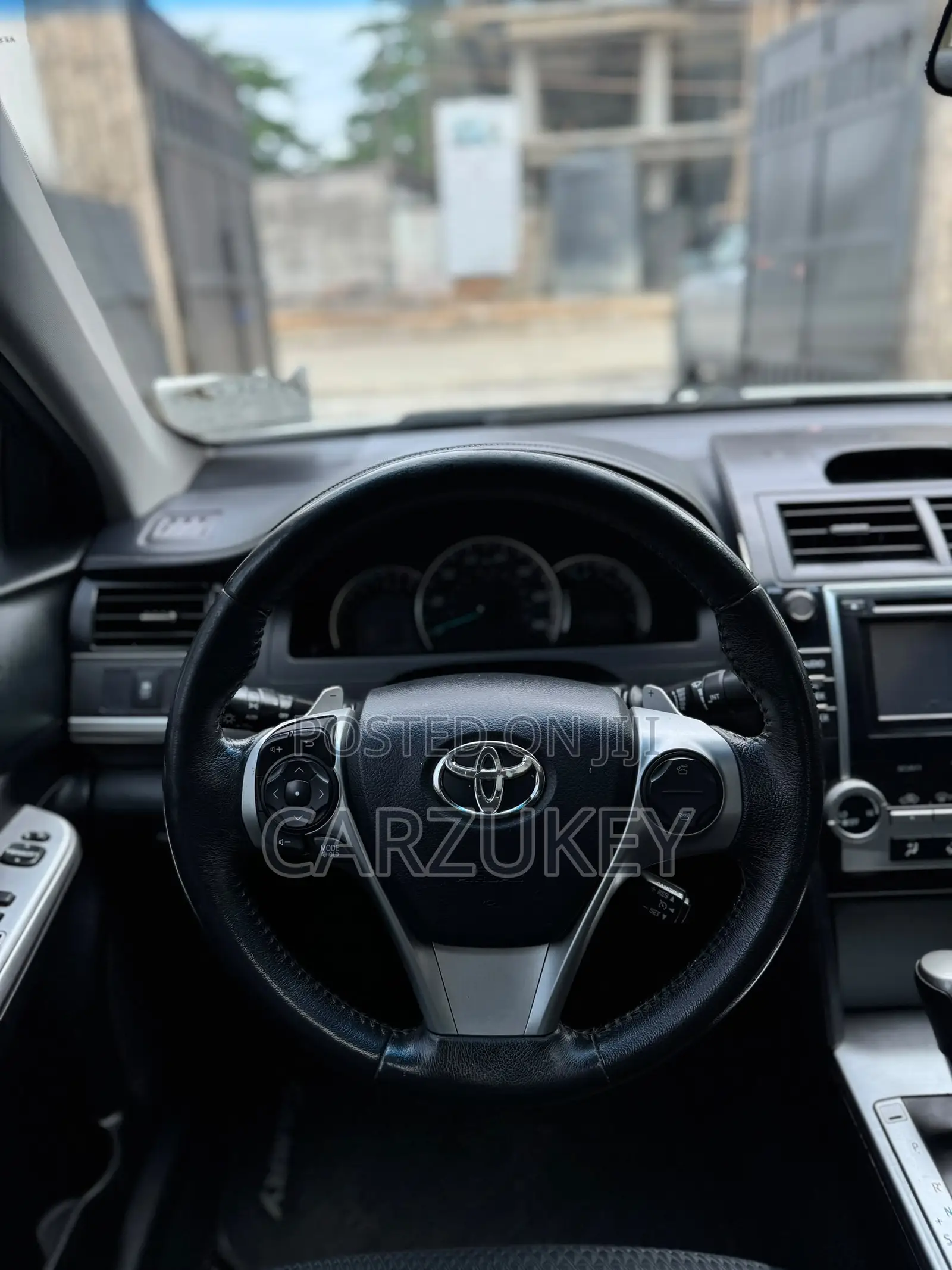 Toyota Camry SE 4dr Sedan (2.5L 4cyl 6A) 2013 White