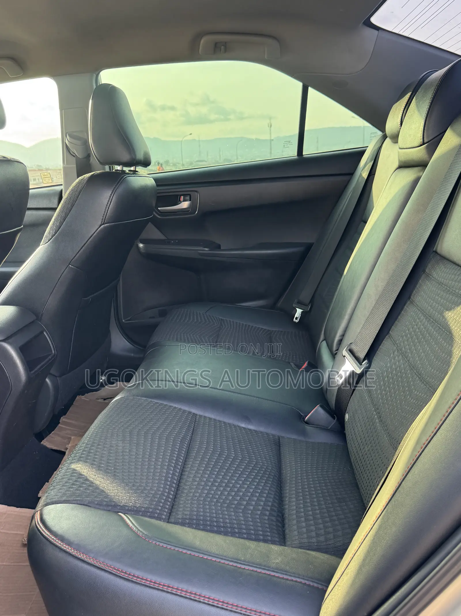 Toyota Camry SE 4dr Sedan (2.5L 4cyl 6A) 2015 Gold
