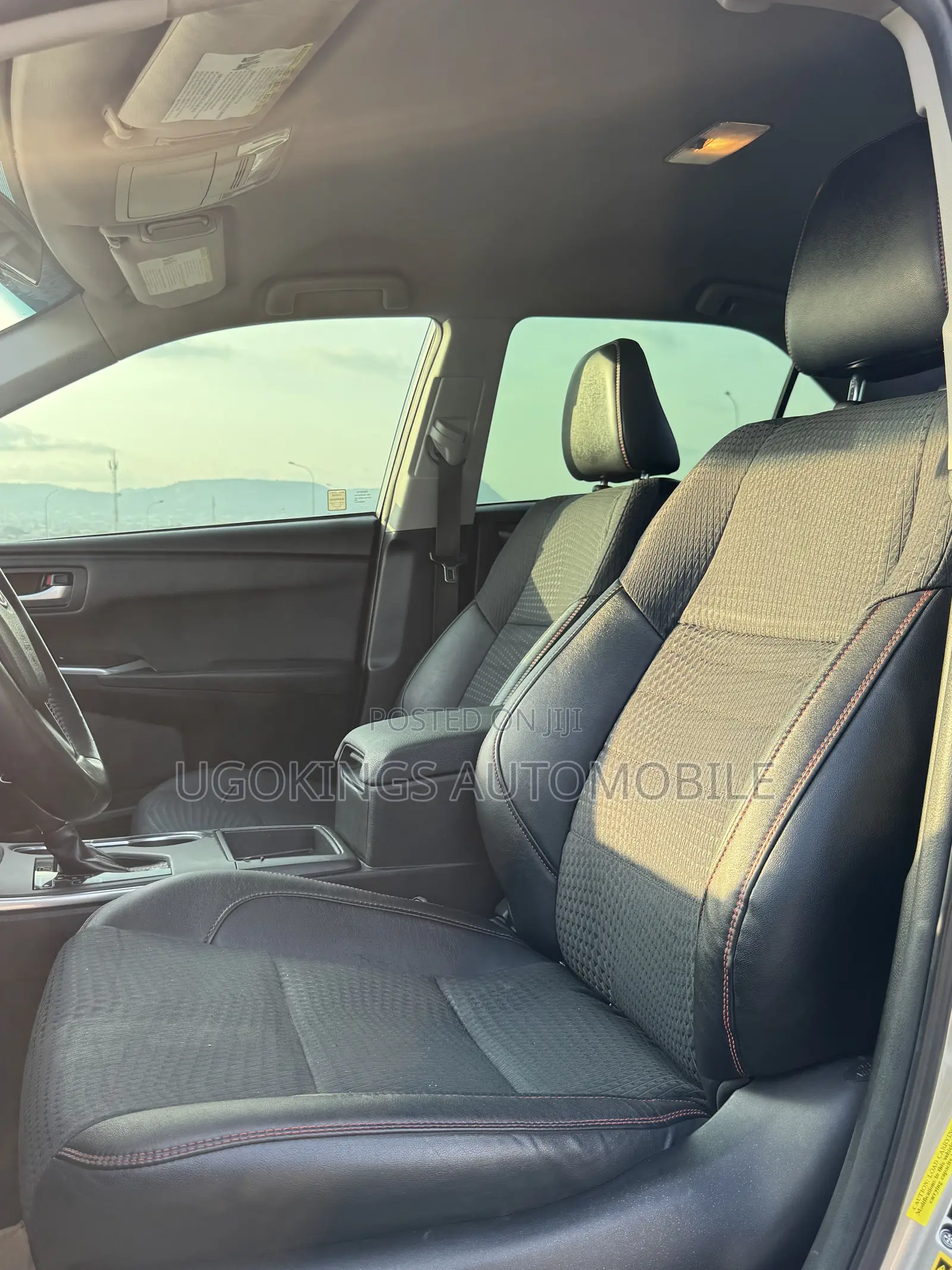 Toyota Camry SE 4dr Sedan (2.5L 4cyl 6A) 2015 Gold