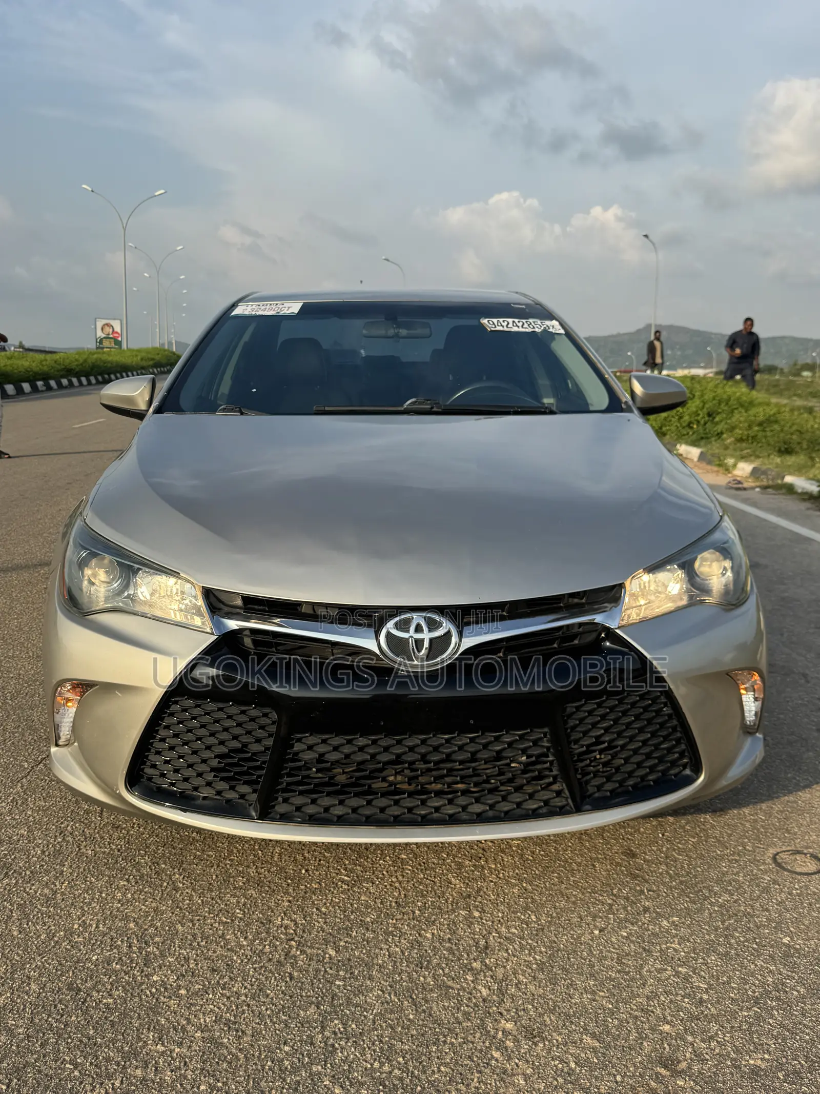 Toyota Camry SE 4dr Sedan (2.5L 4cyl 6A) 2015 Gold