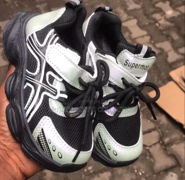 Kids Unisex Chunky Velcro Lace-Up Sneakers - Black / White