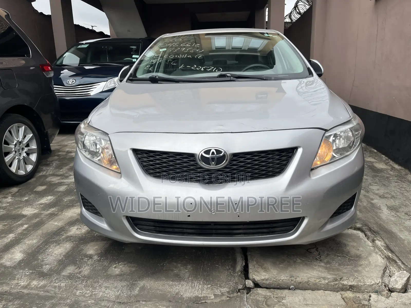 Toyota Corolla Base 4dr Sedan (1.8L 4cyl 5M) 2010 Silver