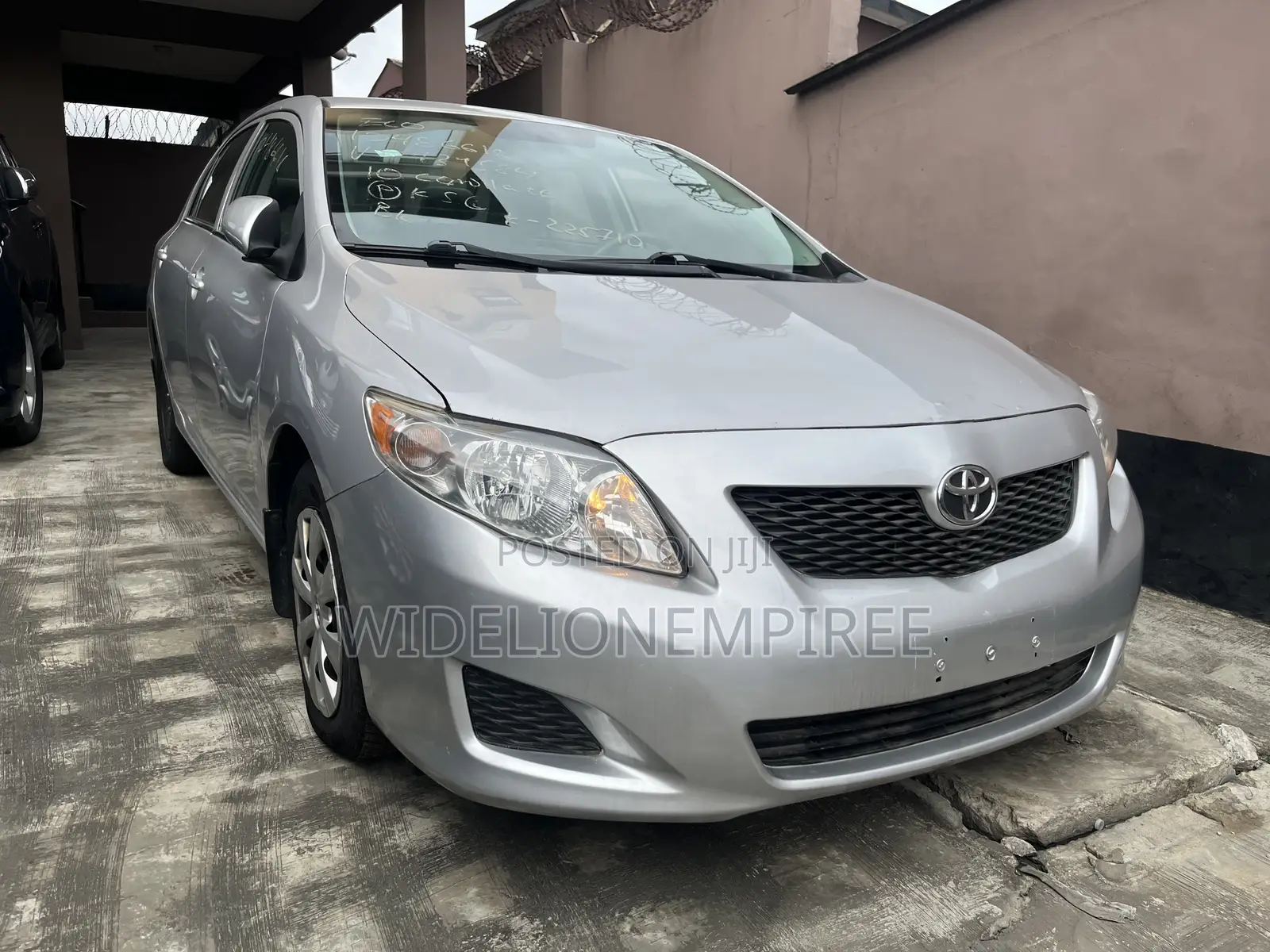 Toyota Corolla Base 4dr Sedan (1.8L 4cyl 5M) 2010 Silver