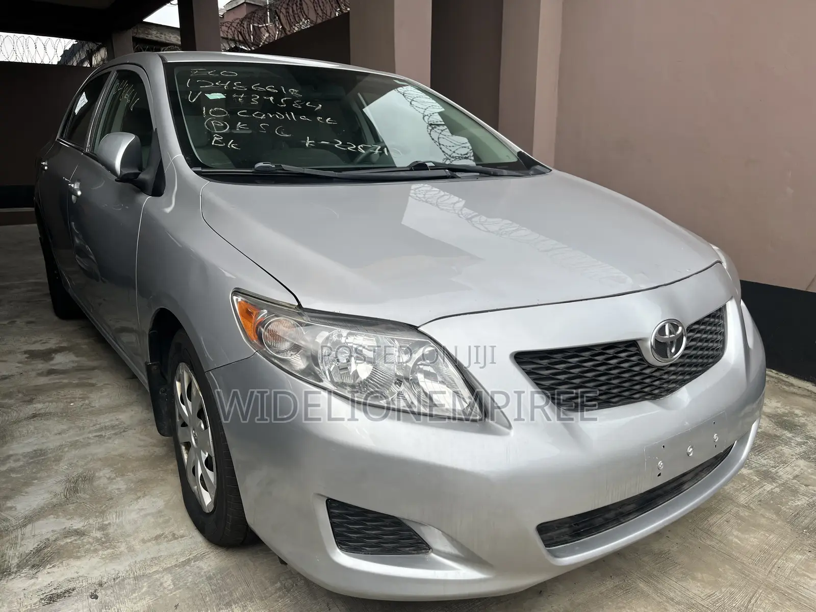 Toyota Corolla Base 4dr Sedan (1.8L 4cyl 5M) 2010 Silver