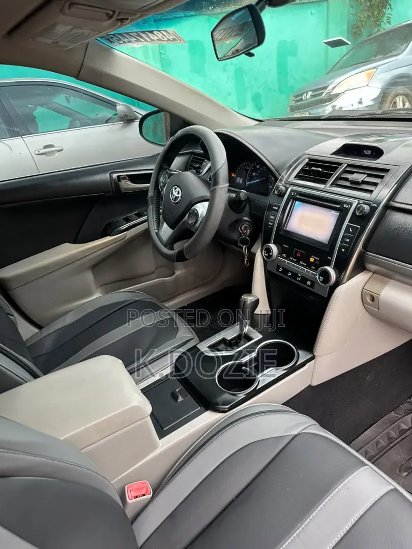 Toyota Camry SE 4dr Sedan (2.5L 4cyl 6A) 2013 Gray