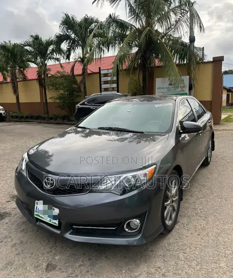 Toyota Camry SE 4dr Sedan (2.5L 4cyl 6A) 2013 Gray
