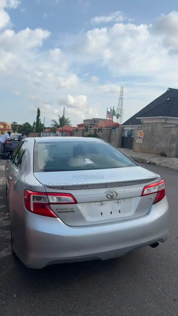 Toyota Camry SE 4dr Sedan (2.5L 4cyl 6A) 2013 Silver