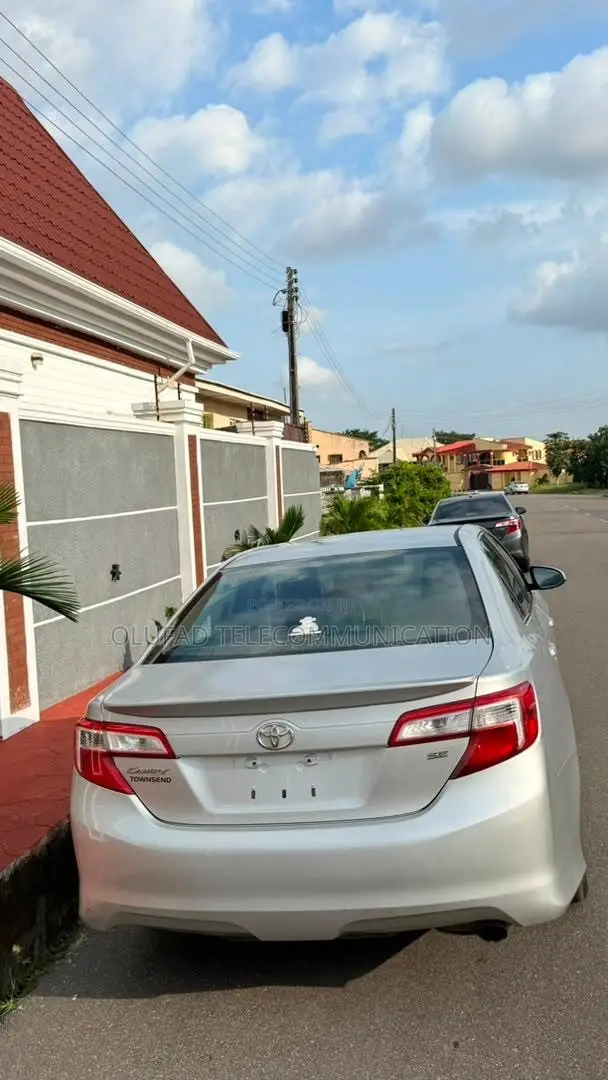 Toyota Camry SE 4dr Sedan (2.5L 4cyl 6A) 2013 Silver