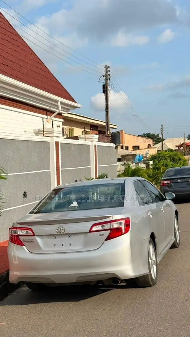 Toyota Camry SE 4dr Sedan (2.5L 4cyl 6A) 2013 Silver