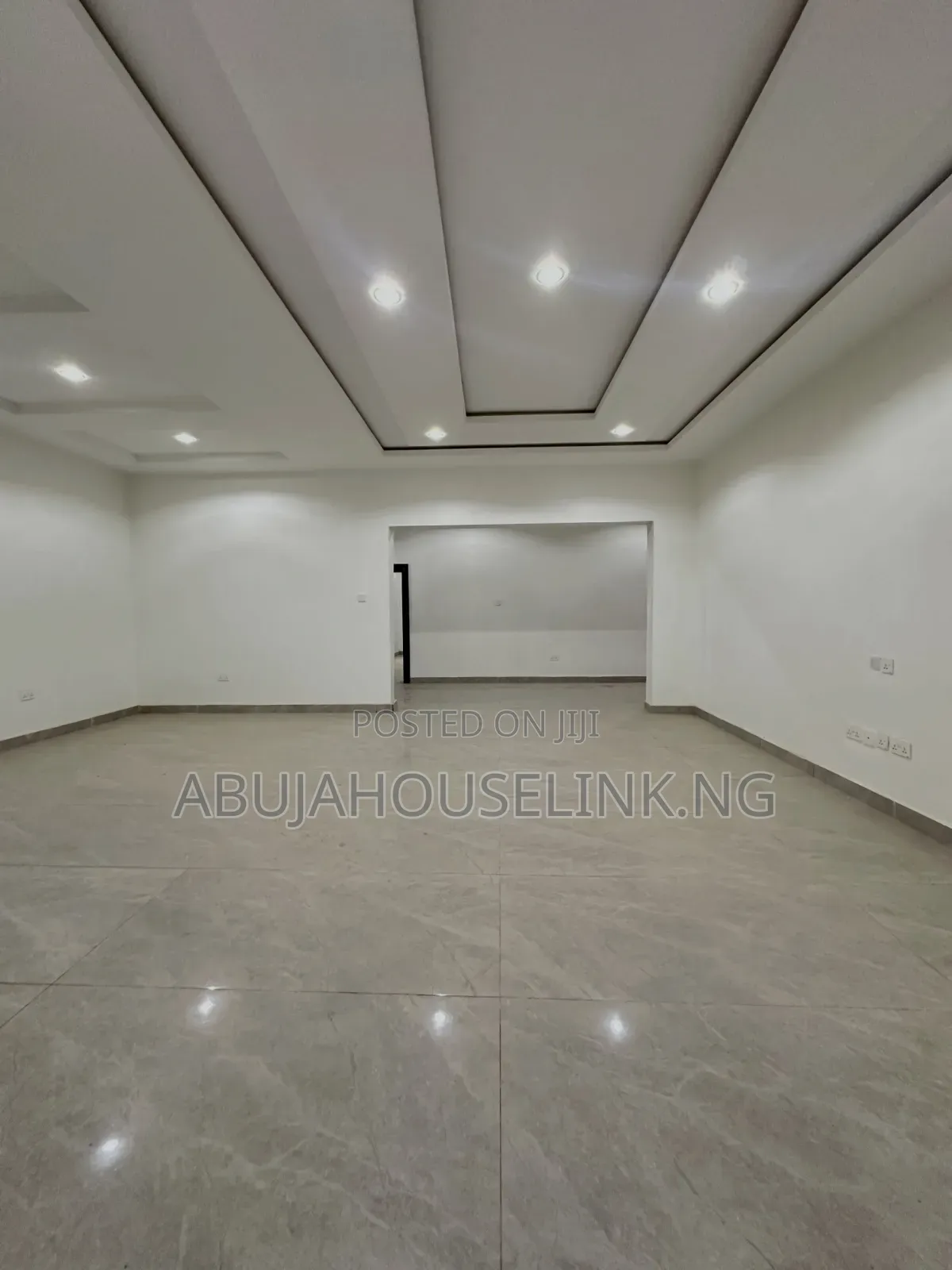 3bdrm Apartment in Main Abujaguzape for sale