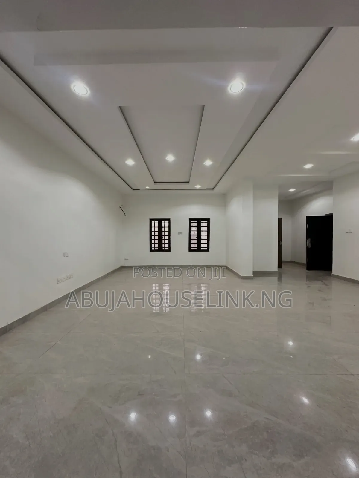 3bdrm Apartment in Main Abujaguzape for sale