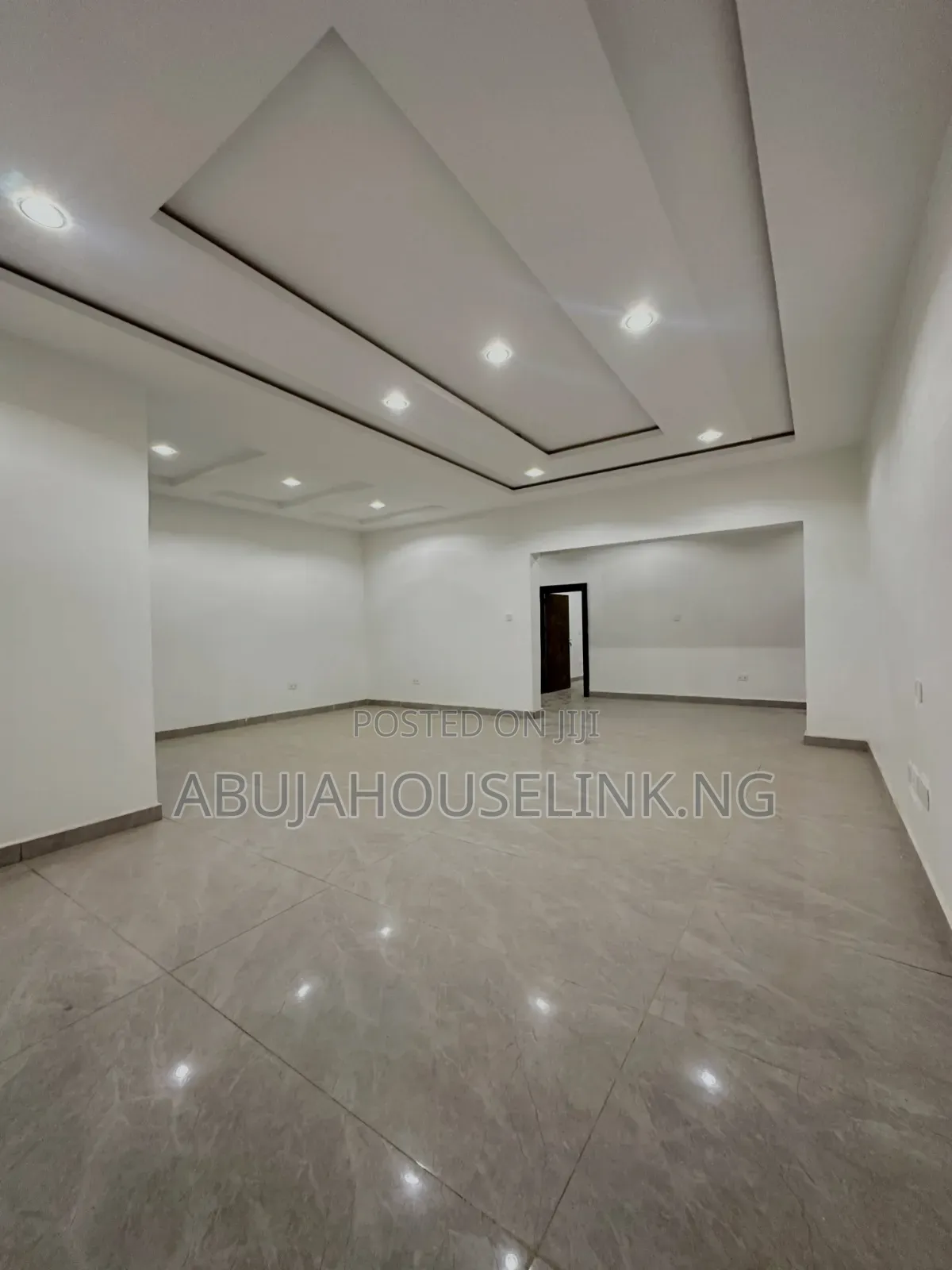 3bdrm Apartment in Main Abujaguzape for sale