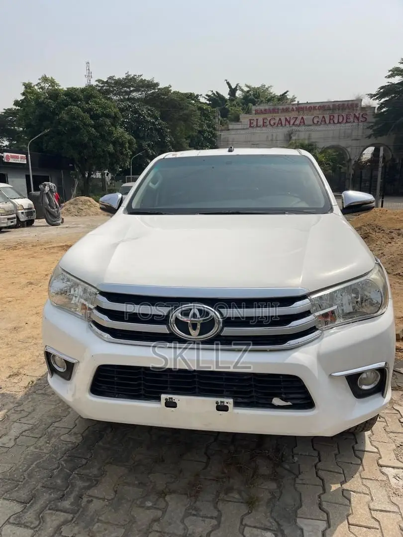 Toyota Hilux 2020 White