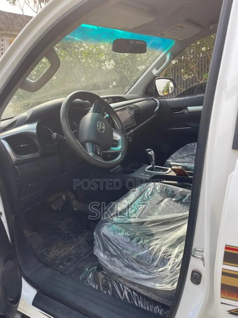 Toyota Hilux 2020 White