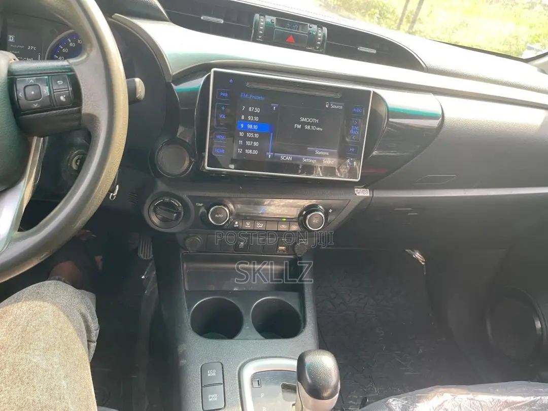 Toyota Hilux 2020 White