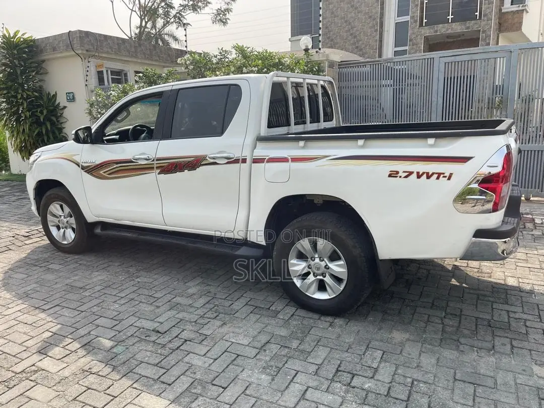 Toyota Hilux 2020 White