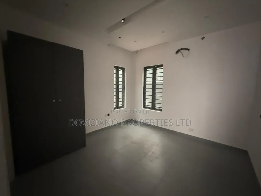 5bdrm Duplex in Lekki Phase 1 for rent