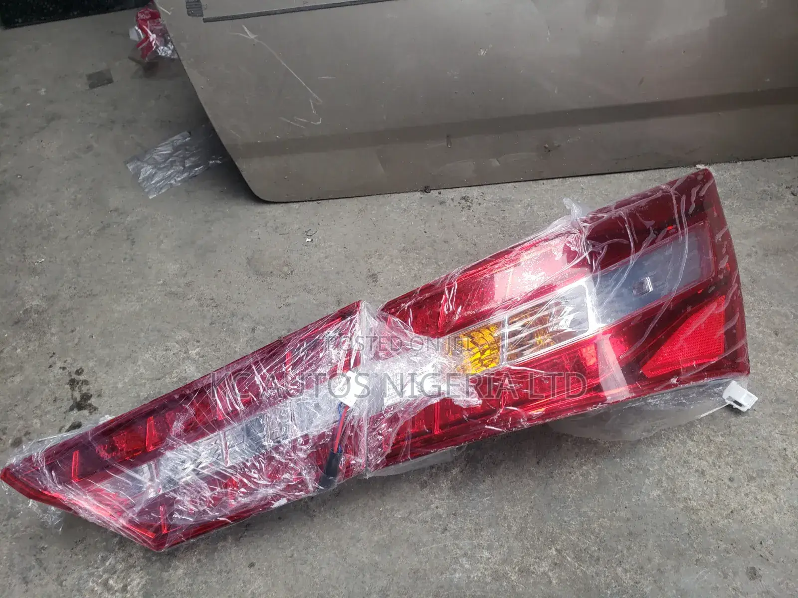 Boot and Rear Light Toyota Avalon 2015 Model