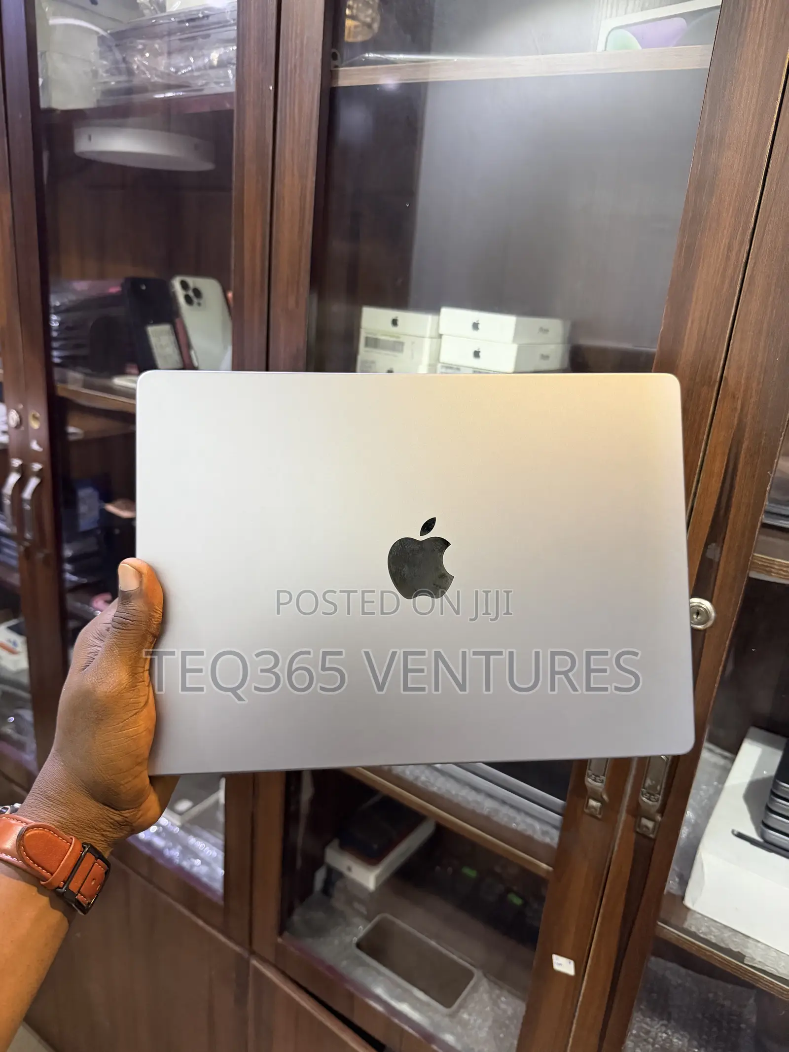Laptop Apple MacBook Pro 2023 M2 Pro 16GB Apple M2 SSD 1T