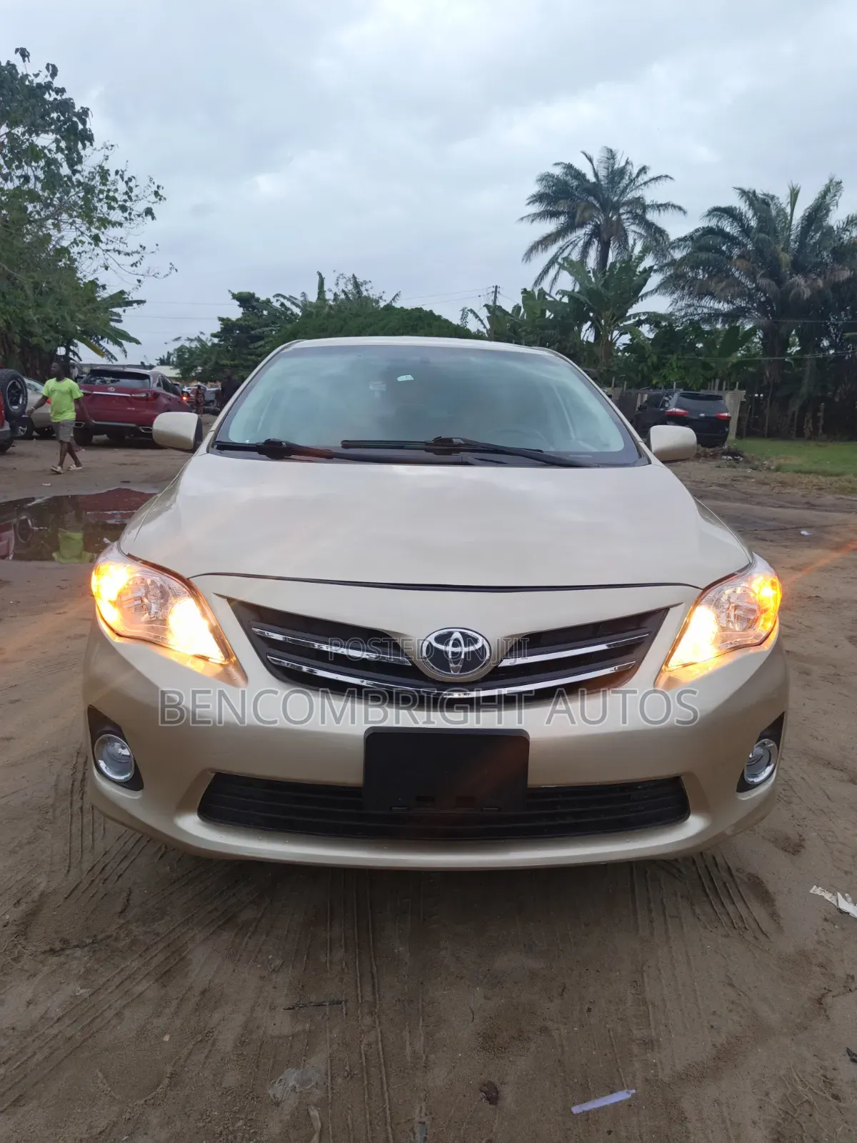 Toyota Corolla LE 4dr Sedan (1.8L 4cyl 4A) 2012 Gold
