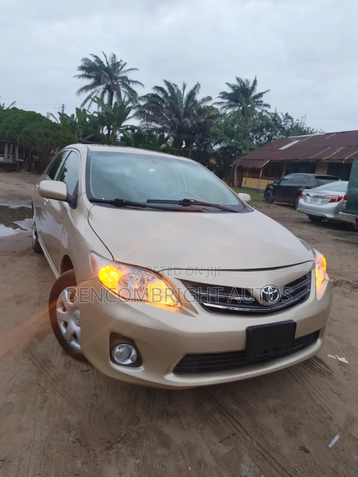 Toyota Corolla LE 4dr Sedan (1.8L 4cyl 4A) 2012 Gold