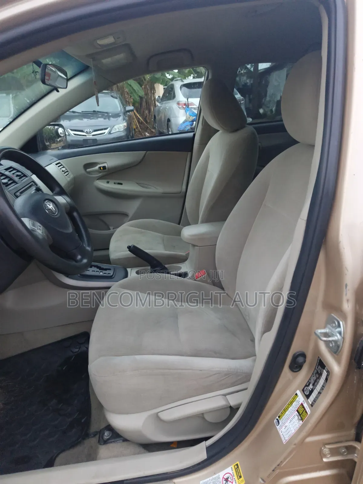 Toyota Corolla LE 4dr Sedan (1.8L 4cyl 4A) 2012 Gold