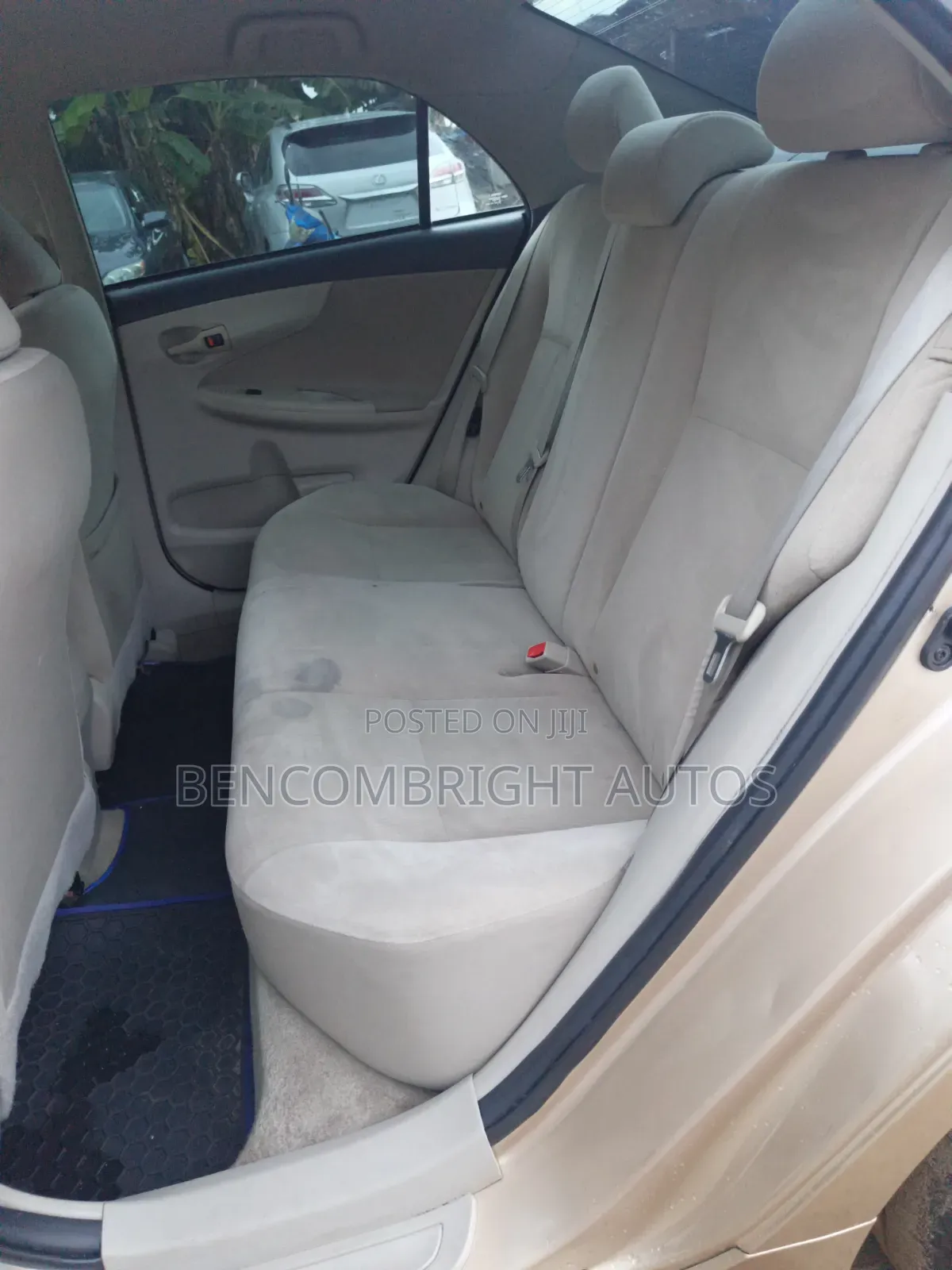 Toyota Corolla LE 4dr Sedan (1.8L 4cyl 4A) 2012 Gold