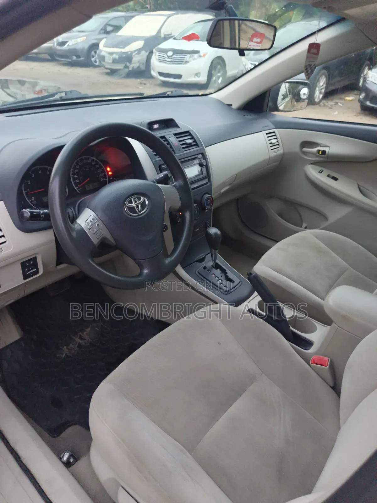 Toyota Corolla LE 4dr Sedan (1.8L 4cyl 4A) 2012 Gold