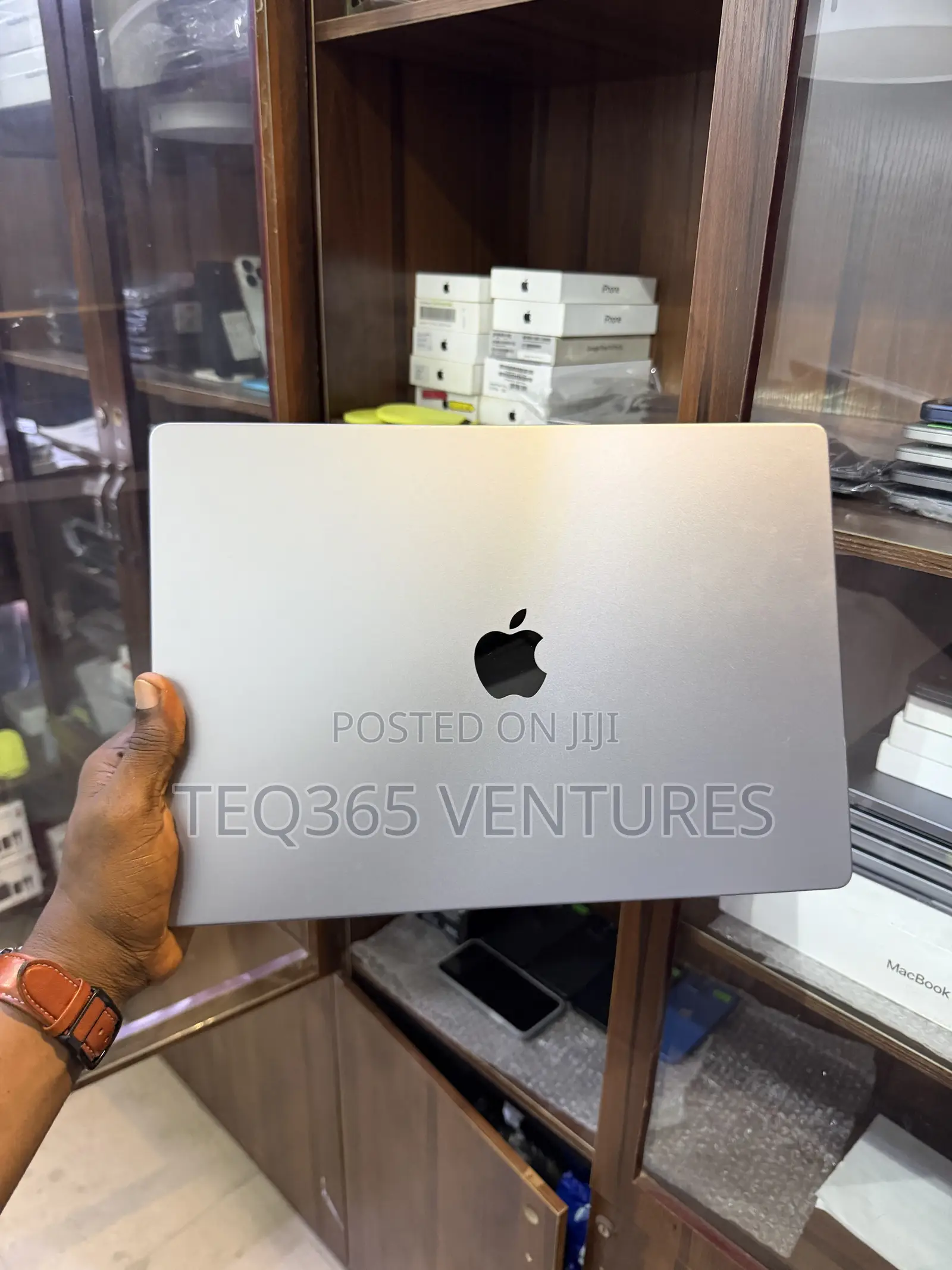 Laptop Apple MacBook Pro 2021 M1 32GB Apple M1 Pro SSD 1T