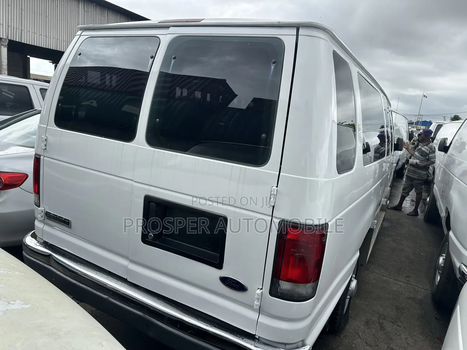 Ford E350 2006 White