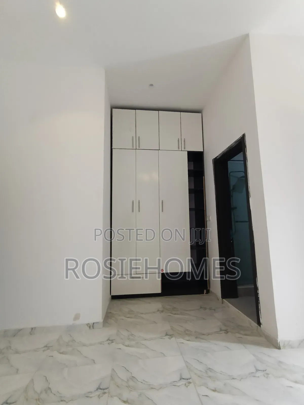 4bdrm Duplex in General Paint, Sangotedo for rent