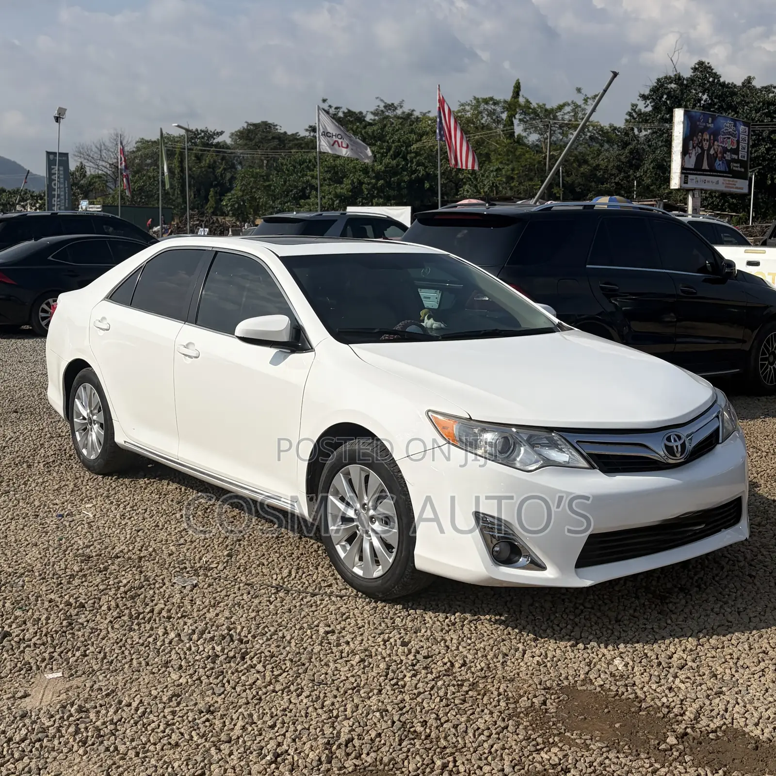 Toyota Camry XLE 4dr Sedan (2.5L 4cyl 6A) 2014 White