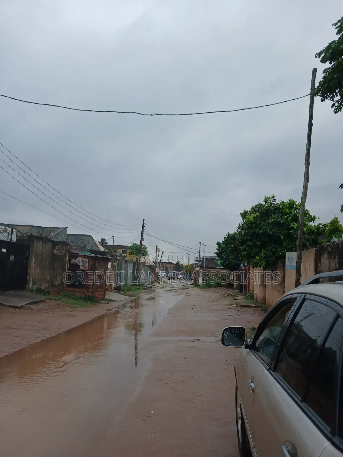 5bdrm Bungalow in Off Oguntade, Iju-Ishaga for sale