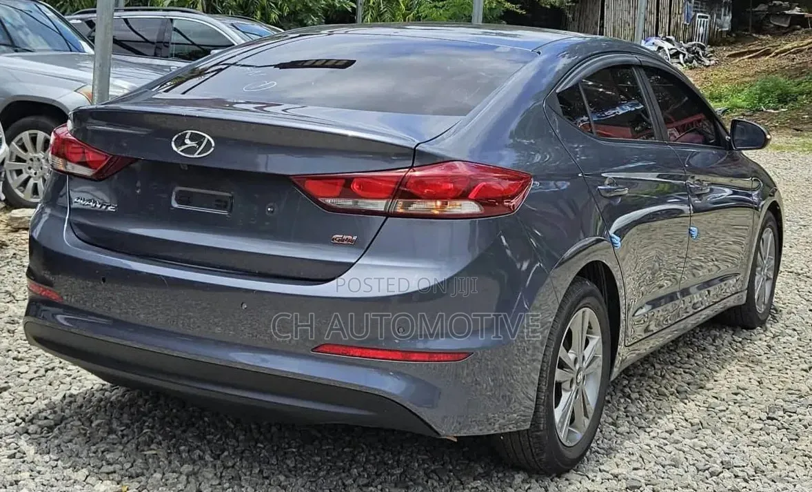 Hyundai Elantra Limited Sedan FWD (2.0L 4cyl 6A) 2017 Gray