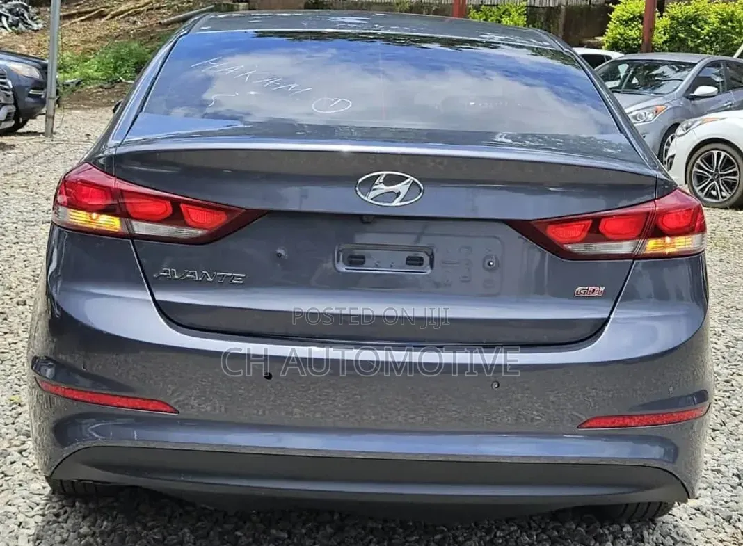 Hyundai Elantra Limited Sedan FWD (2.0L 4cyl 6A) 2017 Gray