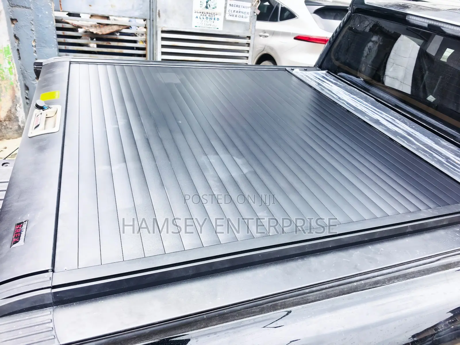 Tacoma Hilux Cover . Rolling