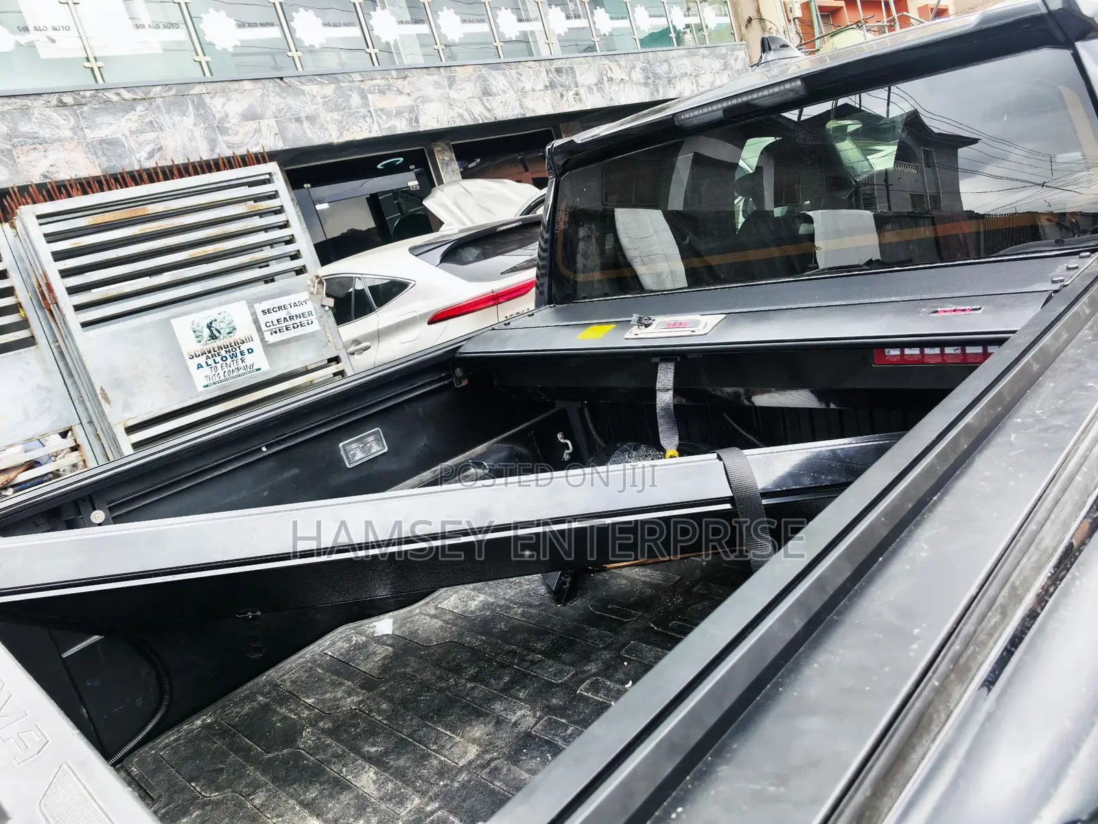 Tacoma Hilux Cover . Rolling