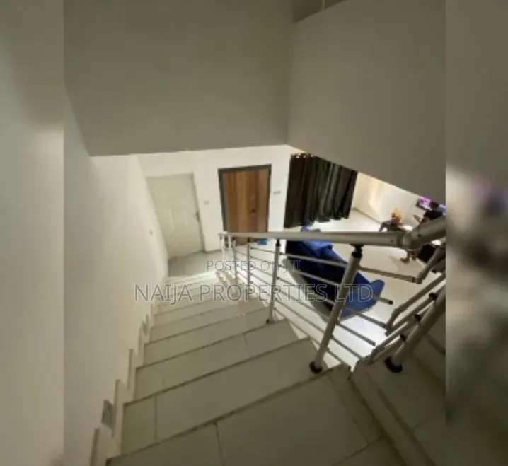 3bdrm Maisonette in Meridian Park Estate, Awoyaya for rent