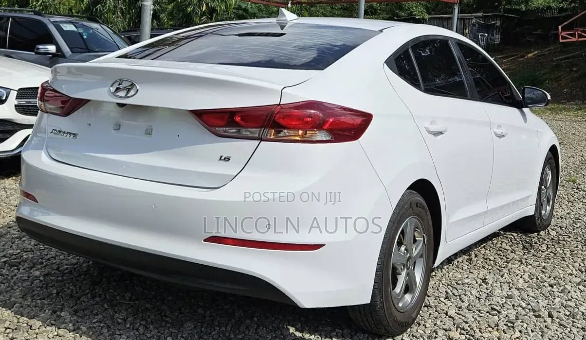 Hyundai Elantra Limited Sedan FWD (2.0L 4cyl 6A) 2017 White