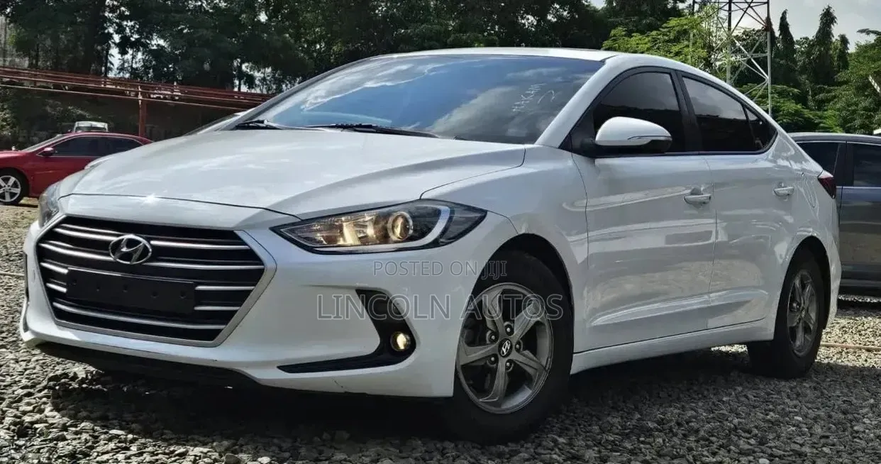 Hyundai Elantra Limited Sedan FWD (2.0L 4cyl 6A) 2017 White