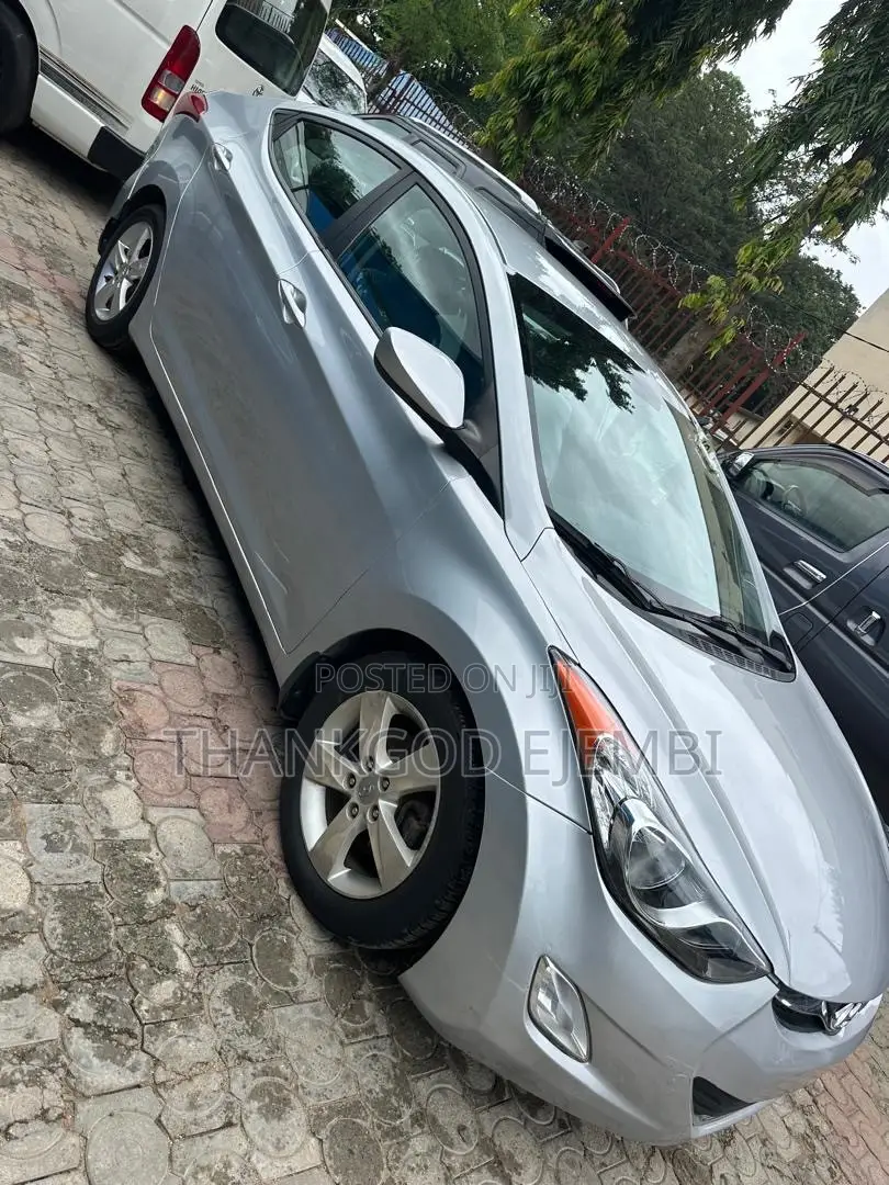 Hyundai Elantra GLS Sedan FWD (1.8L 4cyl 6M) 2013 Silver