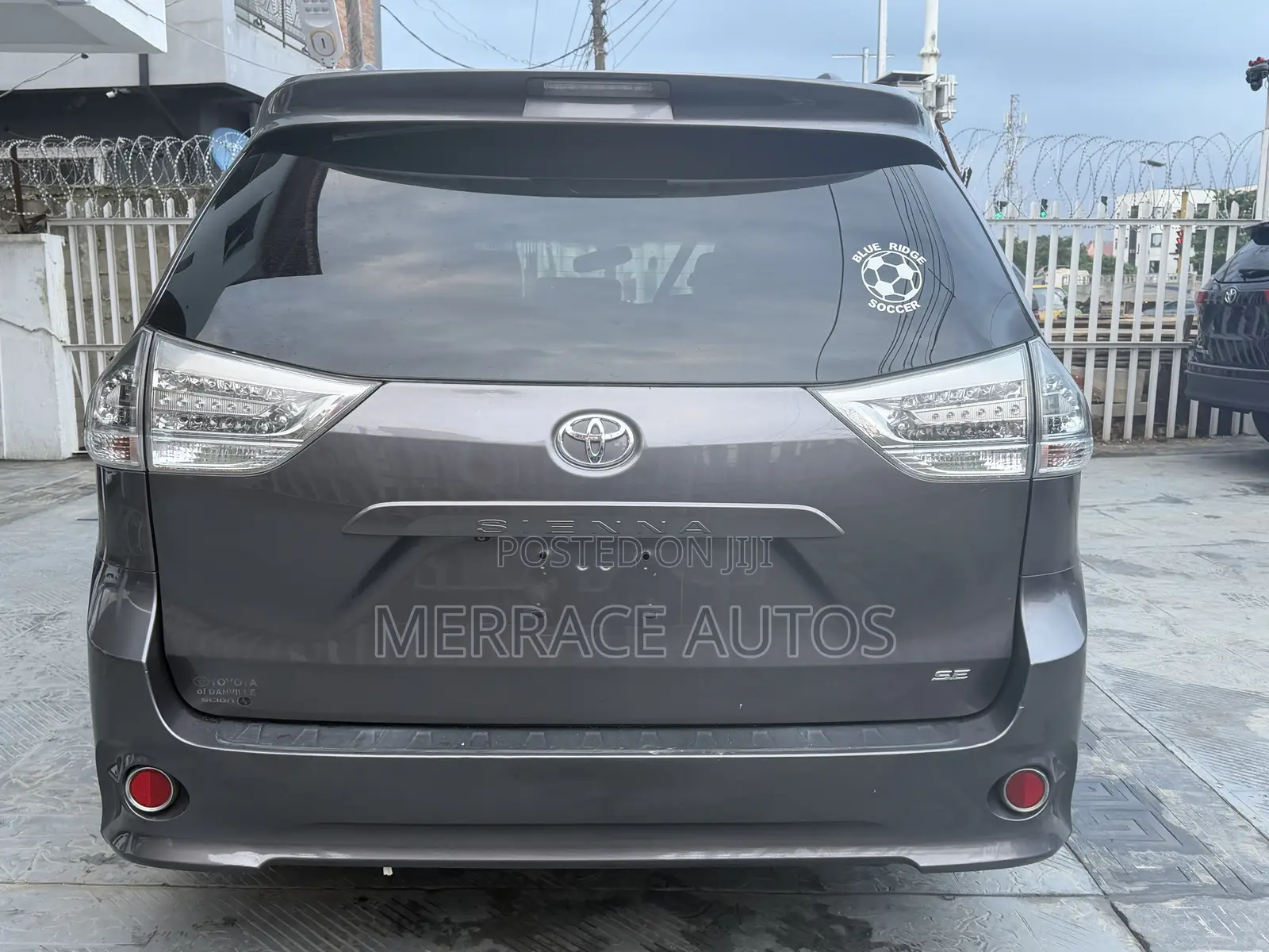 Toyota Sienna SE FWD 8-Passenger 2013 Gray