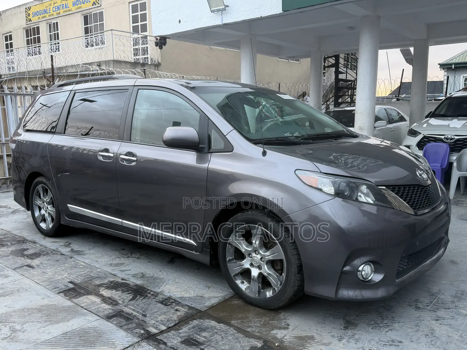 Toyota Sienna SE FWD 8-Passenger 2013 Gray